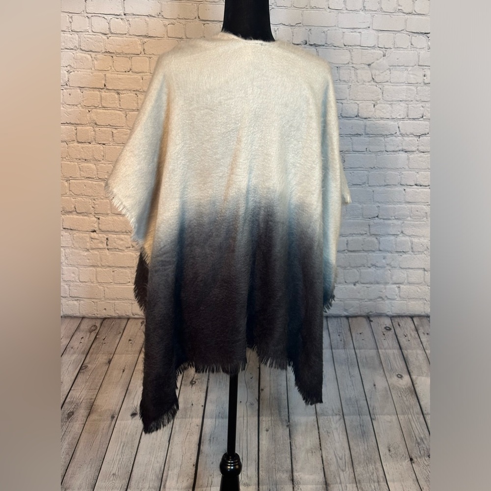 Simply Vera Vera Wang  White  and Black Ombré  Poncho Sweater - Picture 4 of 7